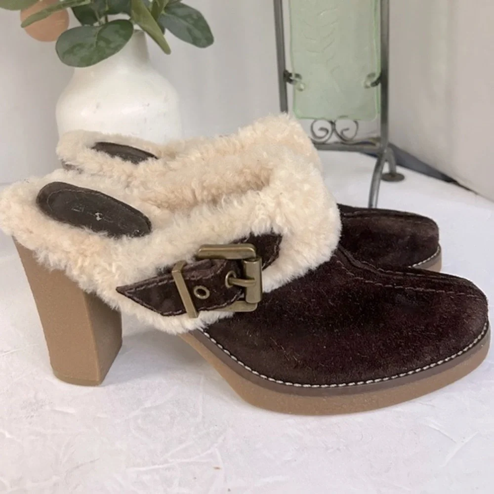 BCBG Fur Lined Brown Suede Chunky Heeled Bootie  Clogs. Size 6.5 - Picture 2 of 9
